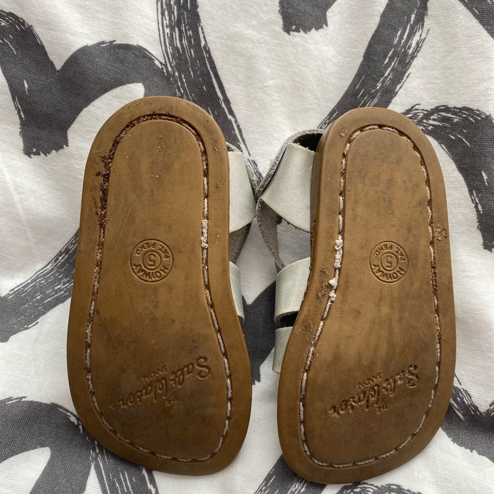 Salt water sandals silver size 5 toddler summer